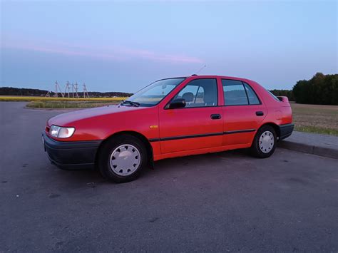 Nissan Sunny N14 modelio galas su spoileriu