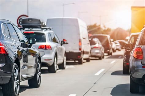 Infografika, rodanti dyzelinių automobilių dalį Lietuvos automobilių parke