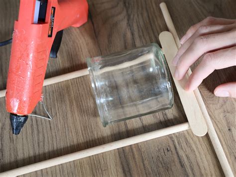 Minimalistinio stiliaus žibintas iš medžio ir popieriaus