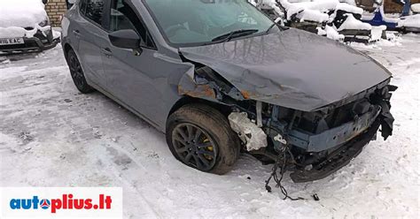 Sandėlis su naudotomis automobilių dalimis