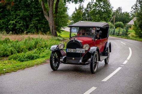 Klasikinių automobilių kortežas
