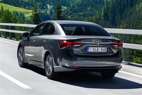 Toyota Avensis priekis