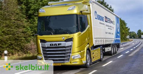 Vairuotojas su kroviniu tarptautiniame kelyje