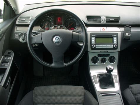 Volkswagen Passat B6 interjeras su guminiais kilimėliais
