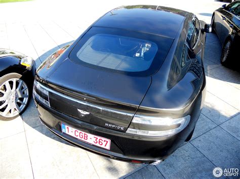 Aston Martin Rapide variklio skyriaus nuotrauka