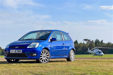 Schema, kaip prieiti prie Ford Fiesta Mk6 galinės lempos