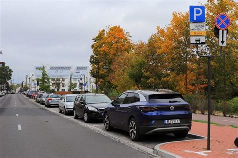 Skaidrių skaičius apie automobilių parkavimo strategijas