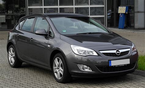 Opel Astra J automobilio šoninis vaizdas