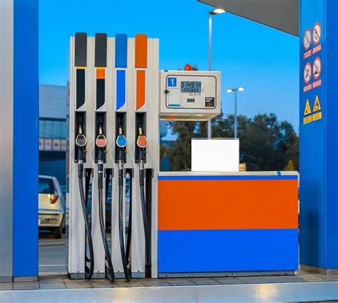 Infografika: Benzinas vs Dyzelinas - skirtumai ir pasekmės