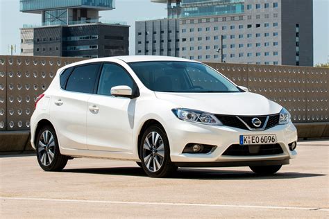 Nissan Pulsar automobilio nuotrauka