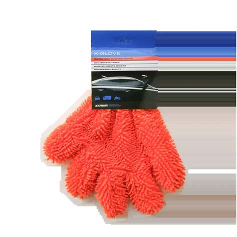 Valymo įrankiai: molio gabalėlis, pirštinė, rankšluostis