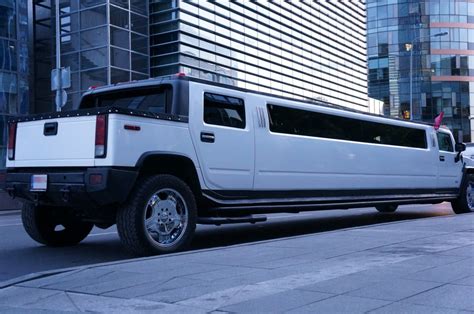 Hummer H2 limuzino interjeras su baru ir apšvietimu