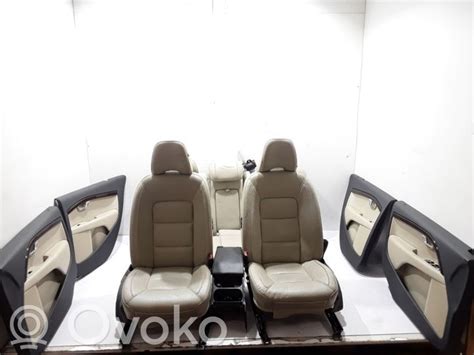 Volvo S80 salono interjeras su mygtukais