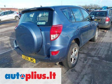 Toyota RAV4 II variklio skyrius