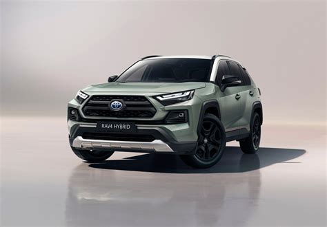 Toyota RAV4 belaidžio įkrovimo vieta salone