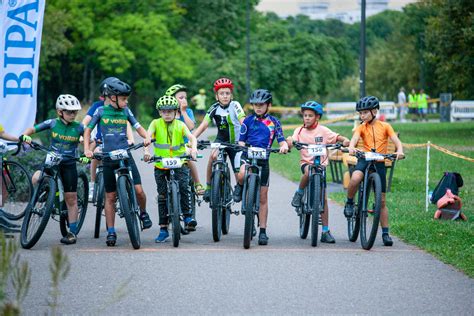 vaikų dviračių priekabų asortimentas