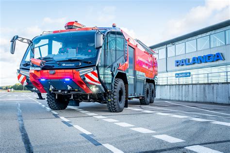Ugniagesių automobilis oro uoste