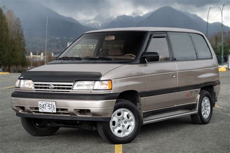 Mazda MPV interjeras