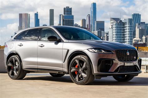 Jaguar F-Pace SVR interjeras