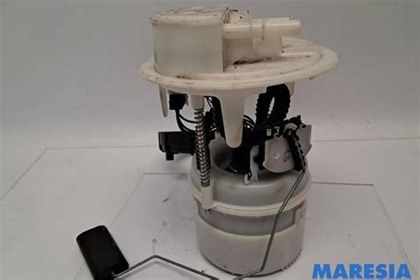 Automobilio dalys: kuro siurblys ir radiatorius