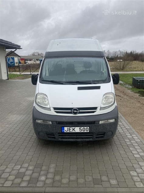 Įvairios Opel Vivaro kėbulo versijos