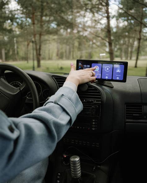 automobilio interjeras su valdymo balsu funkcija