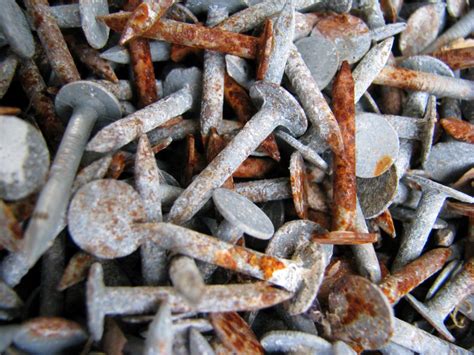 Rūdys ant metalinio varžto