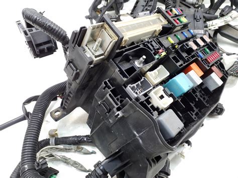 Toyota Previa variklio skyriaus saugiklių dėžės
