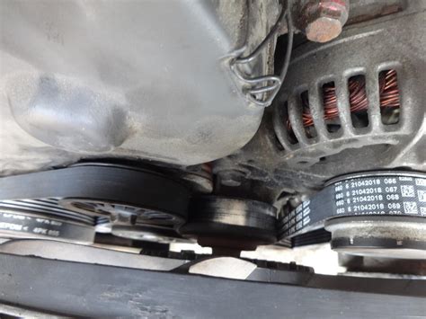 VW Passat B5 generatoriaus diržo išdėstymas