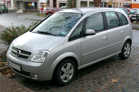 Erdvus Opel Meriva salonas