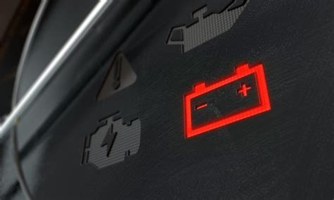 Simbolis automobilio prietaisų skydelyje, rodantis akumuliatoriaus įkrovimo problemą