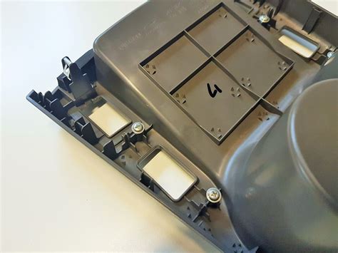 VW T5 centrinės konsolės saugiklių dėžutės vieta