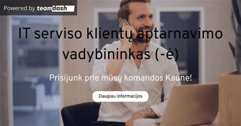 Vadybininkas autoservise dirbantis su klientu