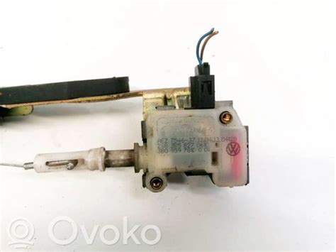 Schematinis Volkswagen Passat B5 centrinio užrakto blokas