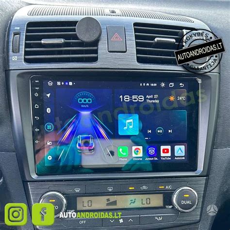 Toyota Avensis T27 prietaisų skydelis su instaliuota multimedija
