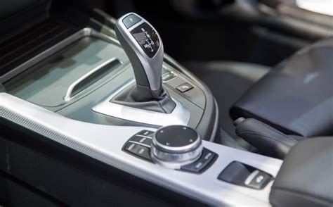 BMW automobilis su Steptronic pavarų dėže