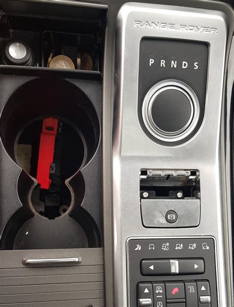 Avarinio atleidimo mechanizmas bagažinėje
