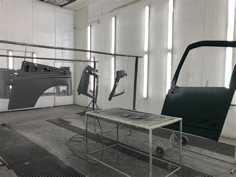 Automobilio detalių remonto ir dažymo procesas