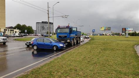 Sunkvežimio ir lengvojo automobilio avarija