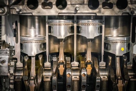 Schematinis variklio pjūvis