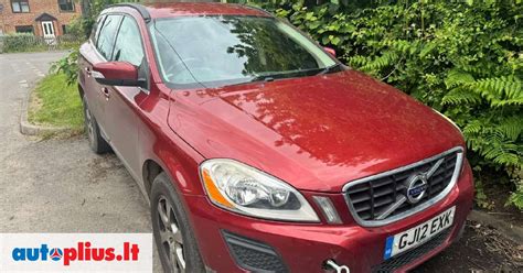 Volvo XC60 variklio skyrius su pažymėtu tepalo matuokliu