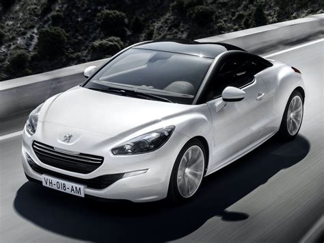 Istorinė Peugeot automobilių modelių evoliucija su liūto logotipu