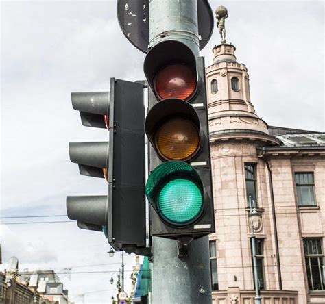 Šviesoforas su raudonu signalu