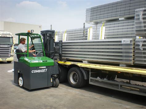 Aukštuminis krautuvas sandėlyje