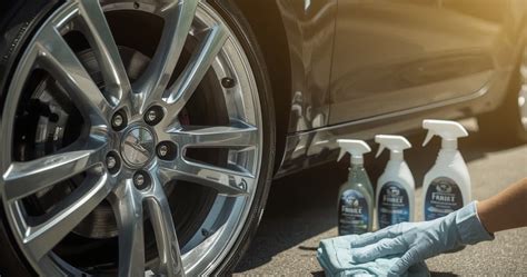 Įvairių dydžių ir tipų naudotų automobilių ratlankių asortimentas