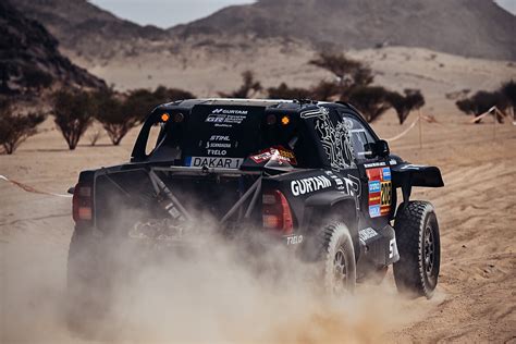 Dakaro ralio sunkvežimiai dykumoje