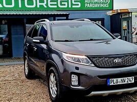 Naudotas Kia automobilis parduotuvėje