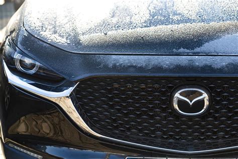 Skirtingi Mazda modeliai pardavimui