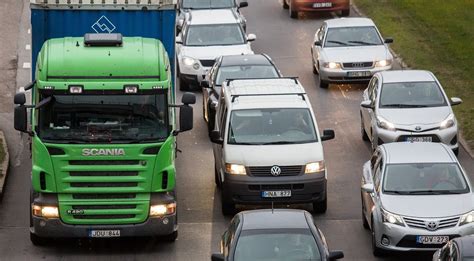 Tolimųjų reisų vairuotojų darbo automobiliai
