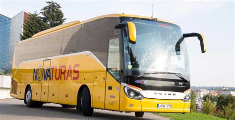 Kelioninis autobusas su bagažo skyriumi